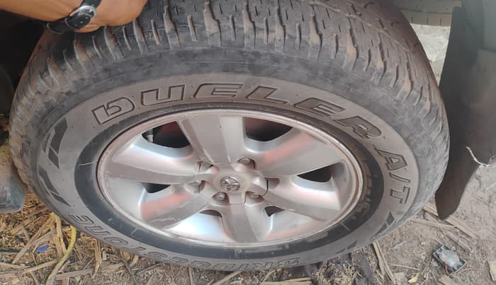 2011 Toyota Fortuner 3.0 4X4 MT, Diesel, Manual, 2,47,899 km, tyre