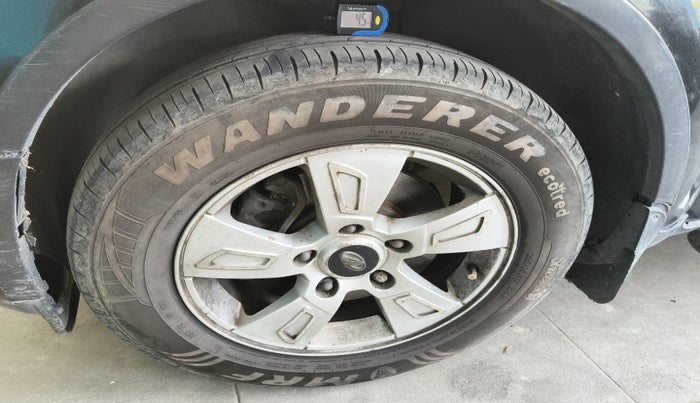 2012 Mahindra XUV500 W8, Diesel, Manual, 1,64,450 km, tyre