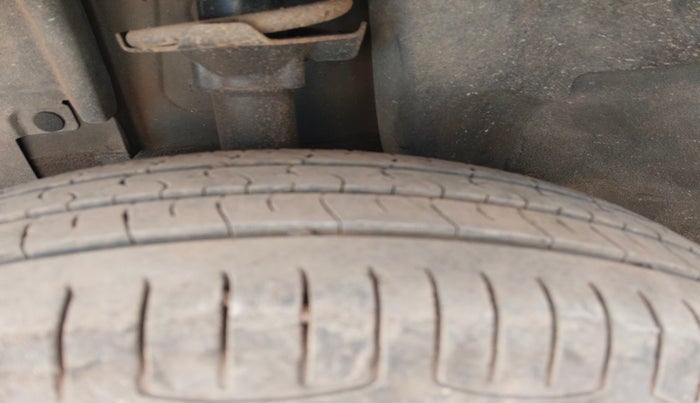 2017 Renault Kwid RXT 1.0, Petrol, Manual, 77,880 km, tyre