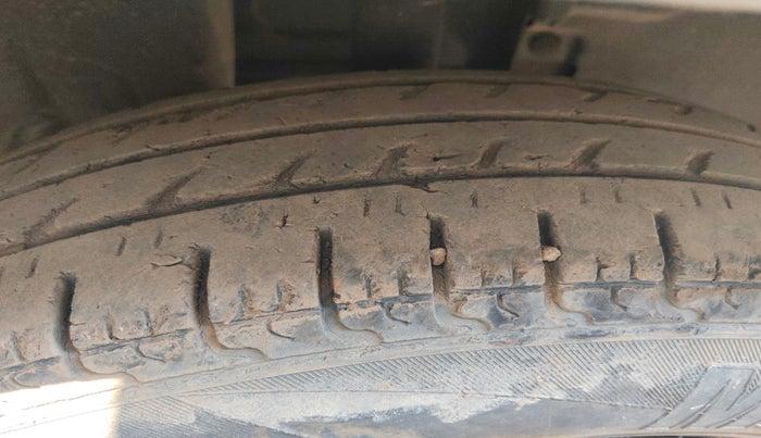 2017 Renault Kwid RXT 1.0, Petrol, Manual, 77,880 km, tyre