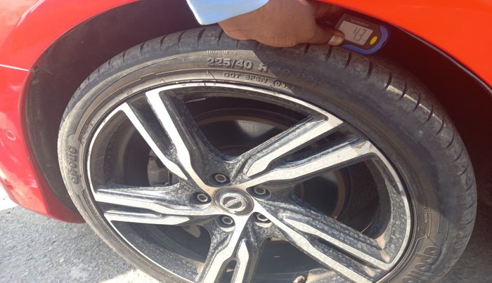 2017 Volvo V 40 D3 R design, Diesel, Automatic, 56,267 km, tyre