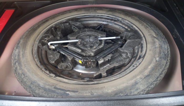 2017 Volvo V 40 D3 R design, Diesel, Automatic, 56,267 km, tyre