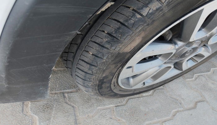 2015 Hyundai i20 Active 1.4 SX, Diesel, Manual, 1,20,671 km, tyre