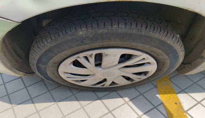 2017 Maruti Swift VDI, Diesel, Manual, 1,47,333 km, tyre