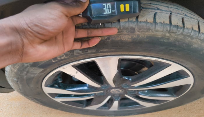 2019 Nissan Kicks XL 1.5, Petrol, Manual, 61,000 km, tyre