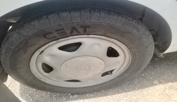 2011 Chevrolet Beat LS DIESEL, Diesel, Manual, 1,35,830 km, tyre