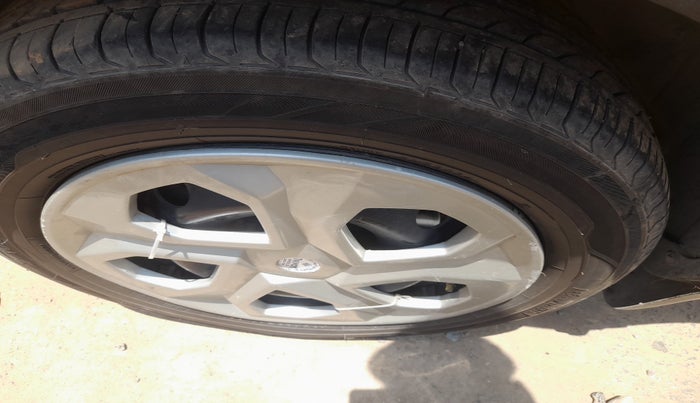 2021 Tata NEXON XM DIESEL, Diesel, Manual, 1,90,371 km, tyre