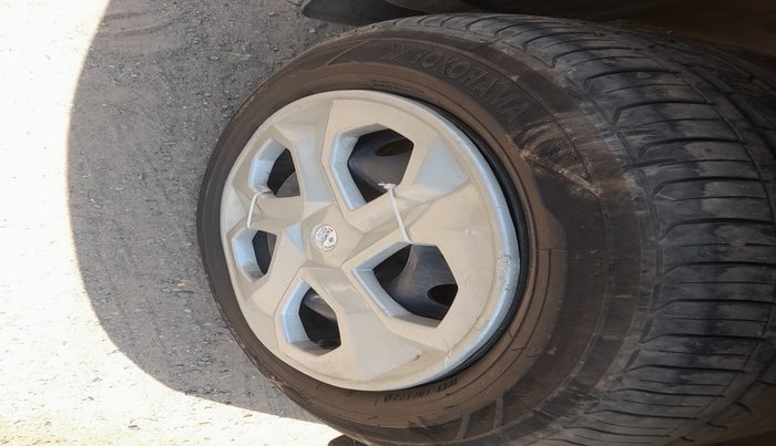 2021 Tata NEXON XM DIESEL, Diesel, Manual, 1,90,371 km, tyre