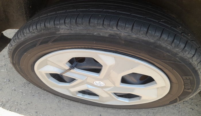 2021 Tata NEXON XM DIESEL, Diesel, Manual, 1,90,371 km, tyre