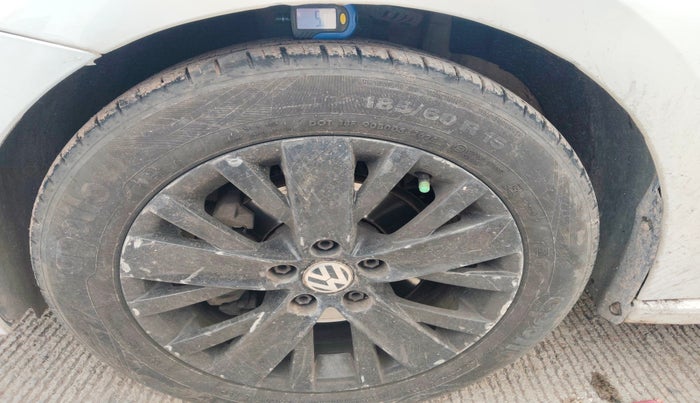 2015 Volkswagen Vento HIGHLINE DIESEL 1.5, Diesel, Manual, 1,46,000 km, tyre