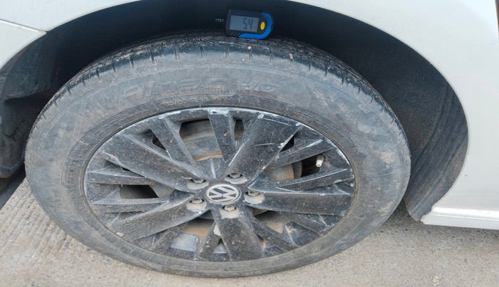 2015 Volkswagen Vento HIGHLINE DIESEL 1.5, Diesel, Manual, 1,46,000 km, tyre