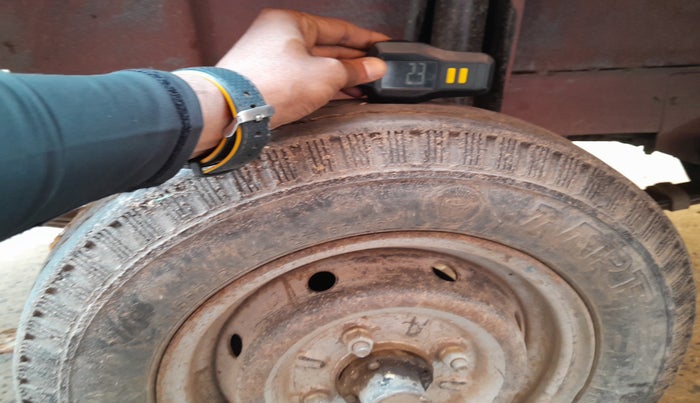 2013 Tata MAGIC HT 8 STR, Diesel, Manual, 1,12,531 km, tyre