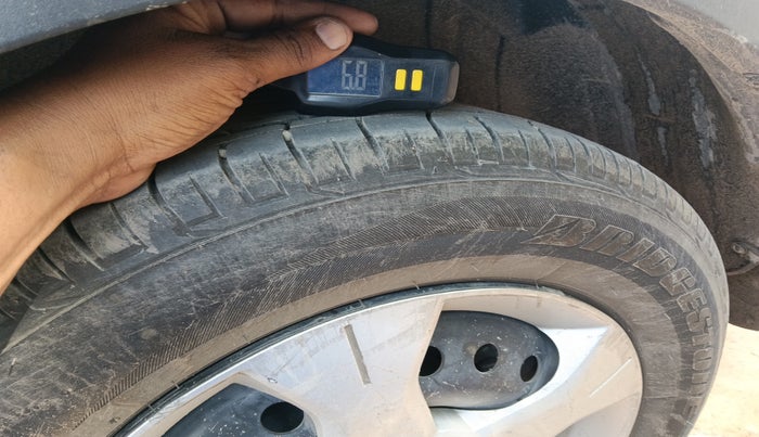 2023 Mahindra XUV300 W6 1.2 PETROL, Petrol, Manual, 15,348 km, tyre