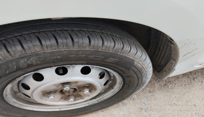 2016 Hyundai Eon ERA +, Petrol, Manual, 64,906 km, tyre