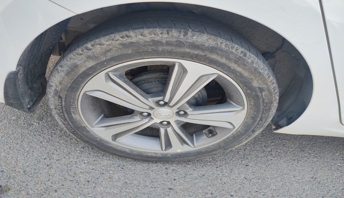 2018 Hyundai Verna 1.6 VTVT SX, Petrol, Manual, 58,358 km, tyre