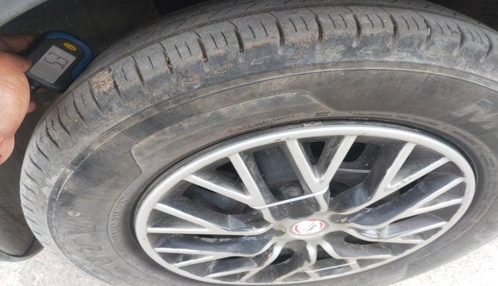 2023 Renault TRIBER RXE MT, Petrol, Manual, 25,380 km, tyre