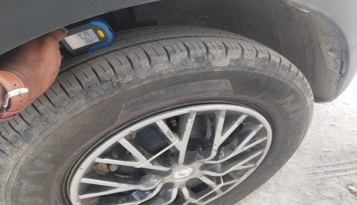 2023 Renault TRIBER RXE MT, Petrol, Manual, 25,380 km, tyre