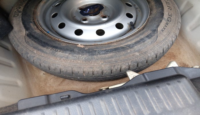 2019 Maruti Dzire LXI, Petrol, Manual, 50,990 km, tyre