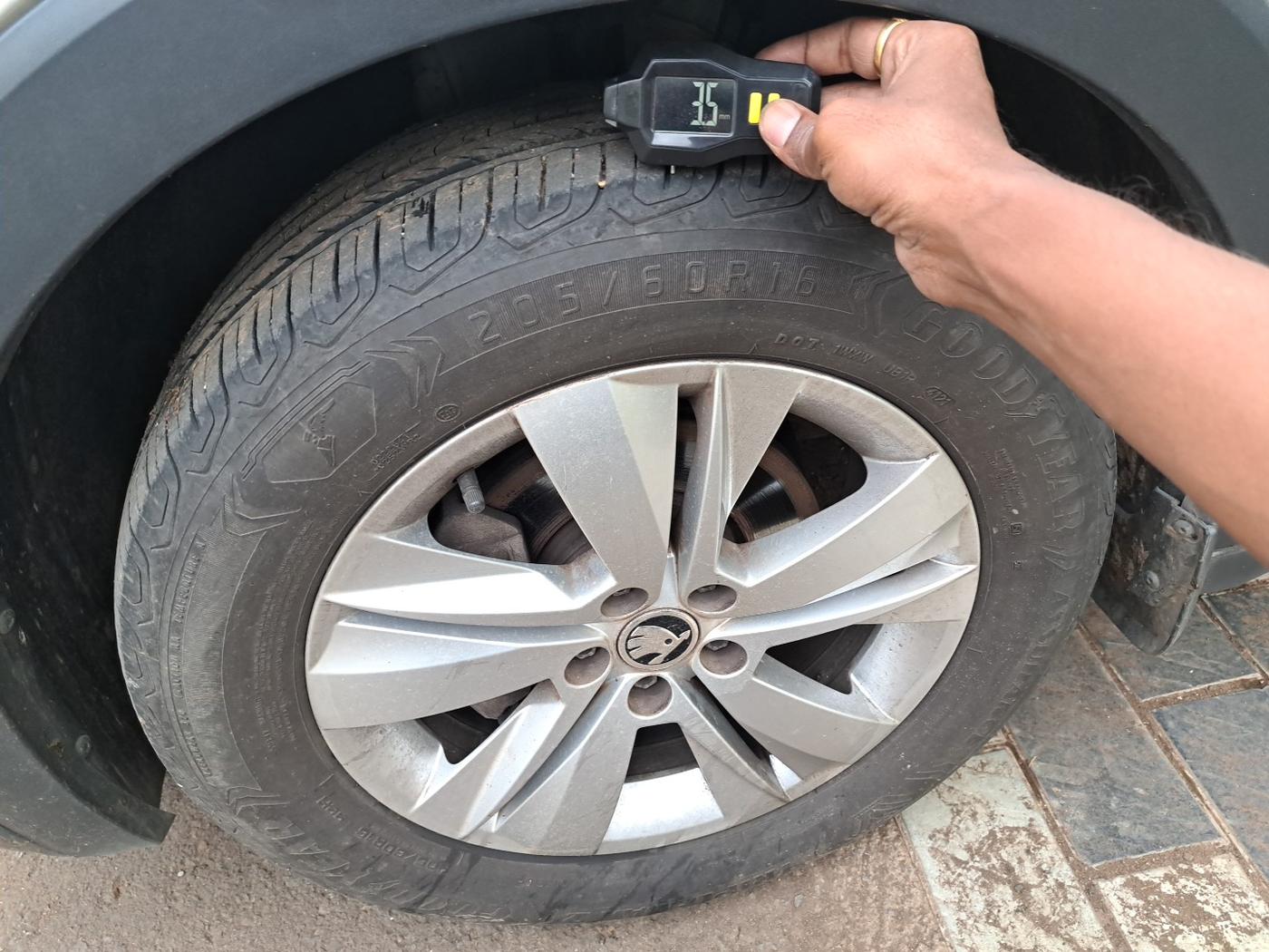 2022 Skoda KUSHAQ ACTIVE 1.0L TSI MT, Petrol, Manual, 18,673 km, tyre