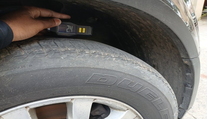 2017 Mahindra XUV500 W10, Diesel, Manual, 1,71,978 km, tyre