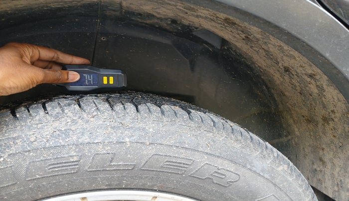 2017 Mahindra XUV500 W10, Diesel, Manual, 1,71,978 km, tyre