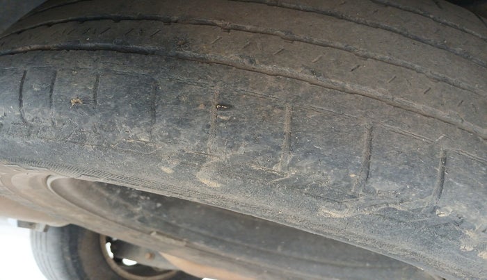 2017 Mahindra XUV500 W10, Diesel, Manual, 1,71,978 km, tyre