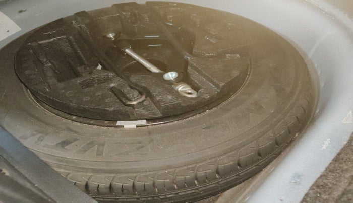 2016 Volkswagen Polo HIGHLINE1.2L, Petrol, Manual, 47,841 km, tyre