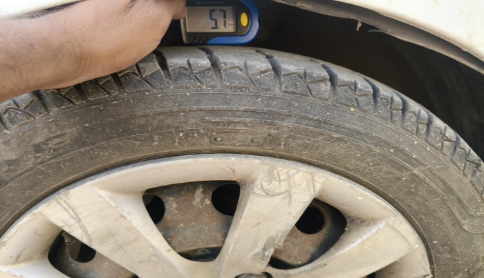 2012 Hyundai Eon SPORTZ, Petrol, Manual, 1,02,730 km, tyre