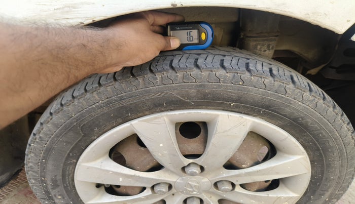 2012 Hyundai Eon SPORTZ, Petrol, Manual, 1,02,730 km, tyre