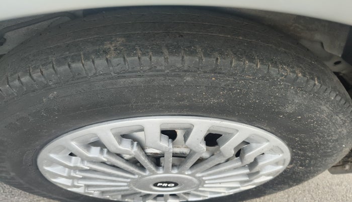 2014 Hyundai i10 MAGNA 1.1, Petrol, Manual, 62,000 km, tyre