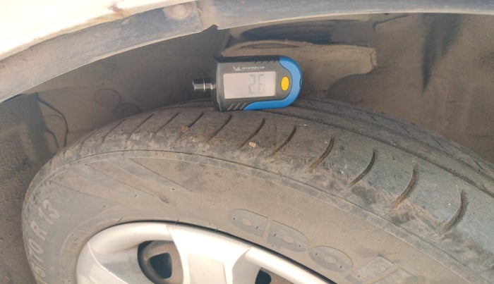 2012 Hyundai Accent GLE, Petrol, Manual, 1,25,550 km, tyre