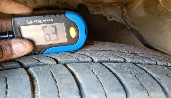 2023 Toyota Innova Crysta 2.4 GX 7STR, Diesel, Manual, 35,000 km, tyre