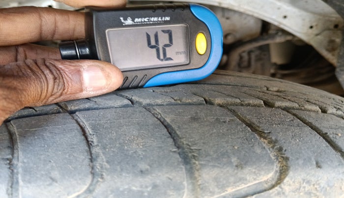 2023 Toyota Innova Crysta 2.4 GX 7STR, Diesel, Manual, 35,000 km, tyre