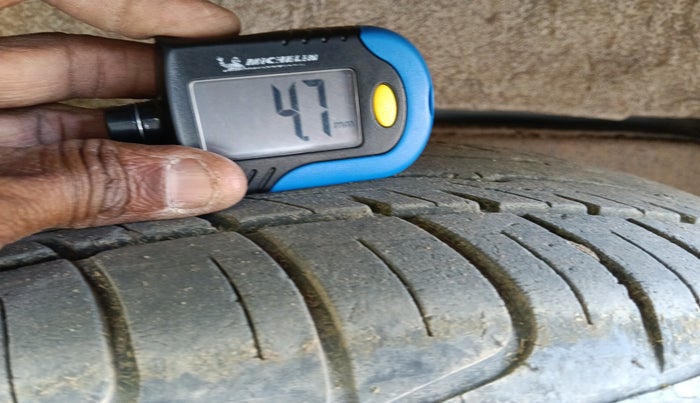 2023 Toyota Innova Crysta 2.4 GX 7STR, Diesel, Manual, 35,000 km, tyre