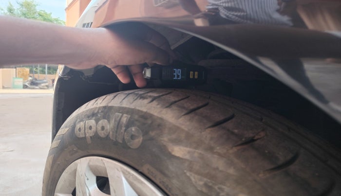 2011 Fiat Grand Punto EMOTION 1.2, Petrol, Manual, 63,868 km, tyre