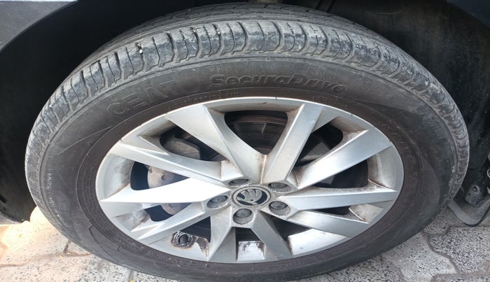 2023 Skoda SLAVIA AMBITION 1.0L TSI MT, Petrol, Manual, 11,530 km, tyre