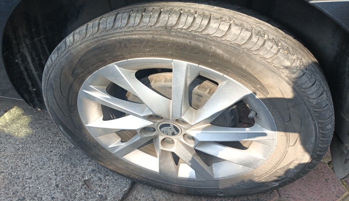 2023 Skoda SLAVIA AMBITION 1.0L TSI MT, Petrol, Manual, 11,530 km, tyre