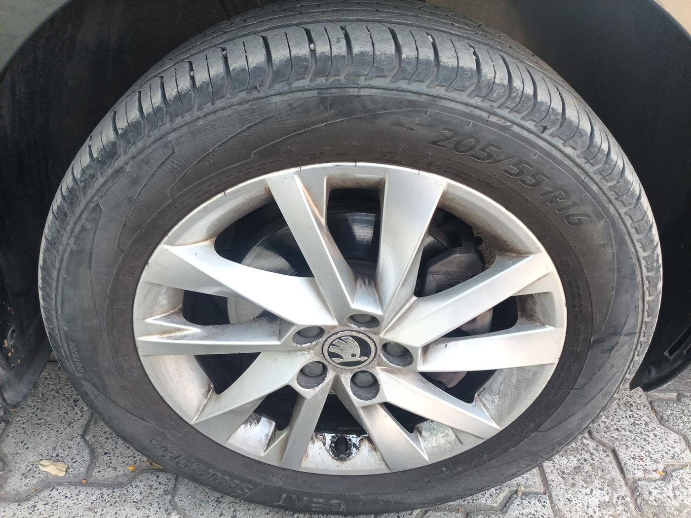 2023 Skoda SLAVIA AMBITION 1.0L TSI MT, Petrol, Manual, 11,530 km, tyre
