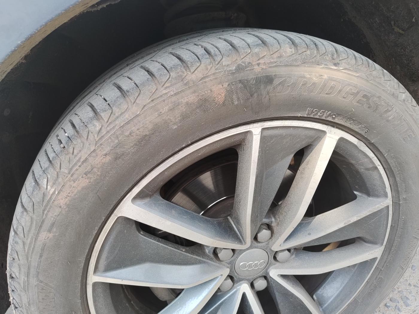 2017 Audi Q3 35 TDI Quattro, Diesel, Automatic, 1,23,162 km, tyre