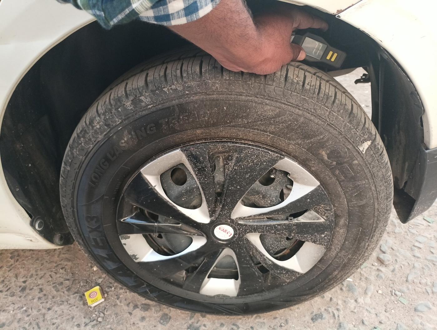 2016 Maruti Swift VXI, Petrol, Manual, 82,096 km, tyre
