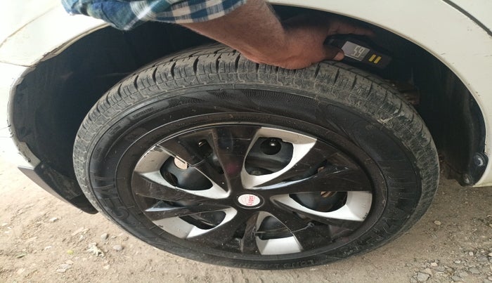 2016 Maruti Swift VXI, Petrol, Manual, 82,096 km, tyre