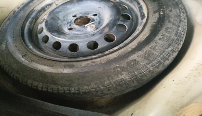 2016 Maruti Swift VXI, Petrol, Manual, 82,096 km, tyre