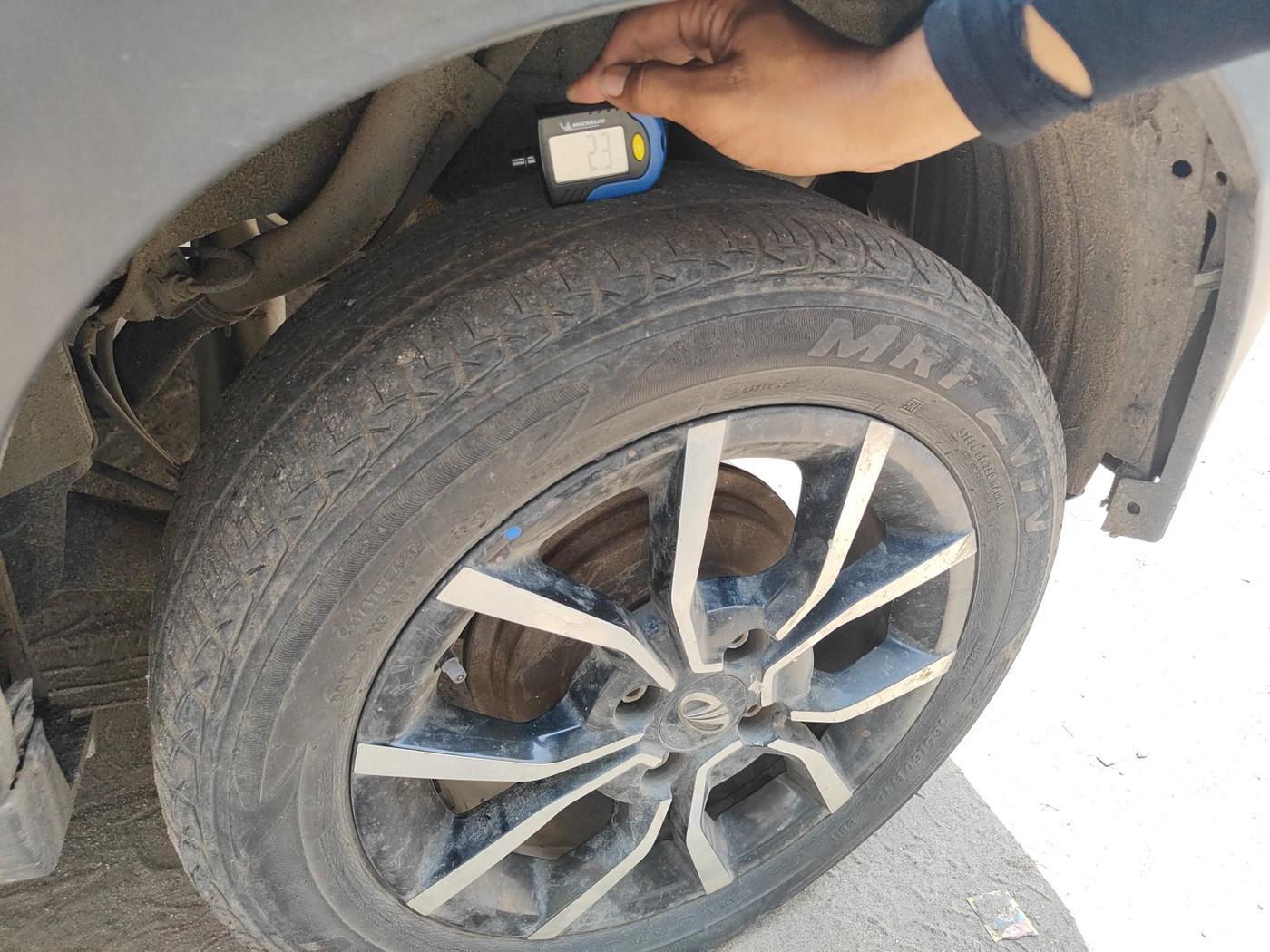 2018 Mahindra KUV 100 NXT K8 P 6 STR, Petrol, Manual, 66,108 km, tyre