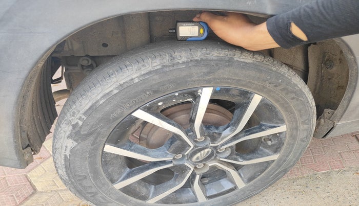 2018 Mahindra KUV 100 NXT K8 P 6 STR, Petrol, Manual, 66,108 km, tyre