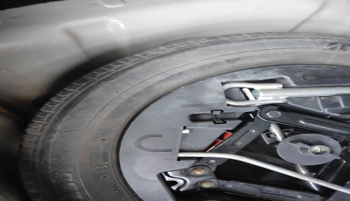 2018 Mahindra KUV 100 NXT K8 P 6 STR, Petrol, Manual, 66,108 km, tyre