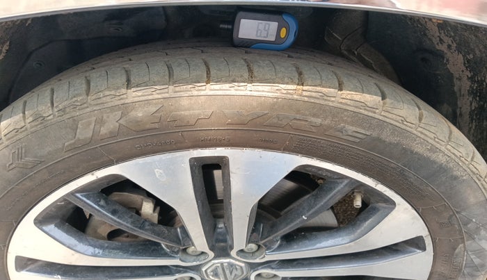 2021 MG HECTOR PLUS SHARP 2.0 DIESEL TURBO MT 6-STR, Diesel, Manual, 1,30,519 km, tyre