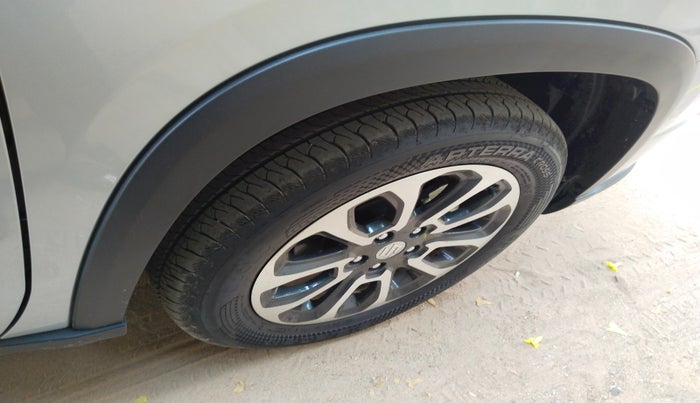 2024 Maruti Grand Vitara SIGMA SMART HYBRID, Petrol, Manual, 28,725 km, tyre