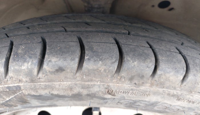 2017 Maruti Wagon R 1.0 LXI CNG, Petrol, Manual, 1,18,200 km, tyre