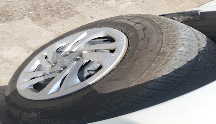 2021 Hyundai AURA S 1.2 CNG, Petrol, Manual, 70,191 km, tyre