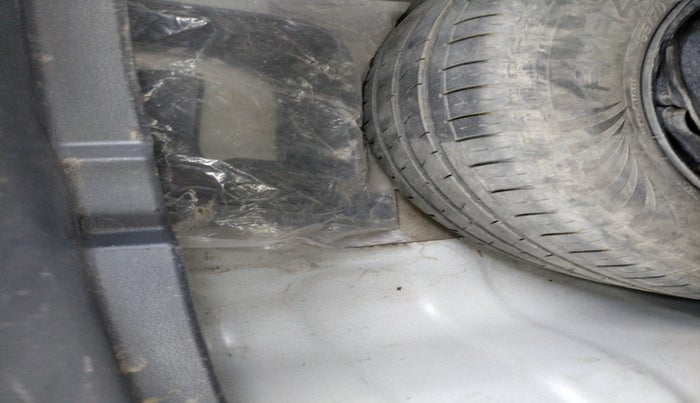 2021 Hyundai AURA S 1.2 CNG, Petrol, Manual, 70,191 km, tyre